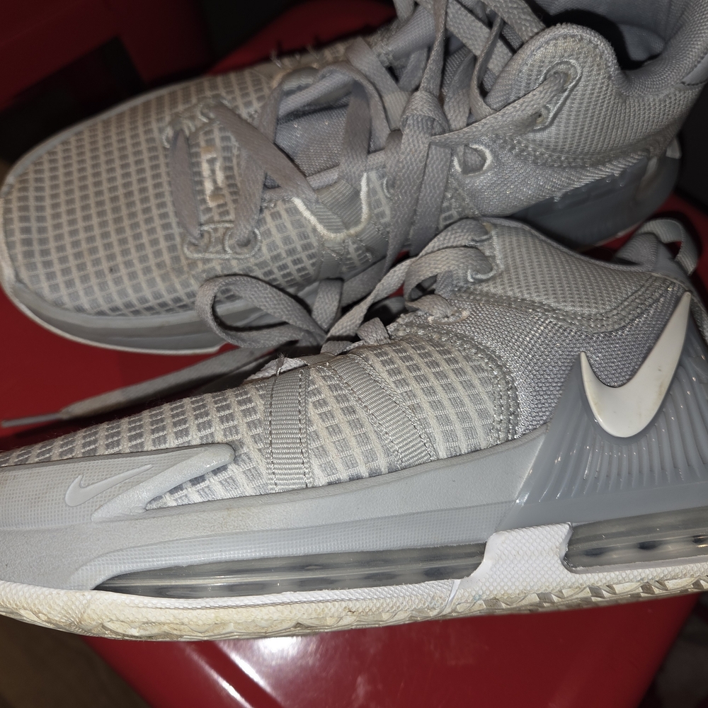 Nike Boys Gray Athletic Shoes